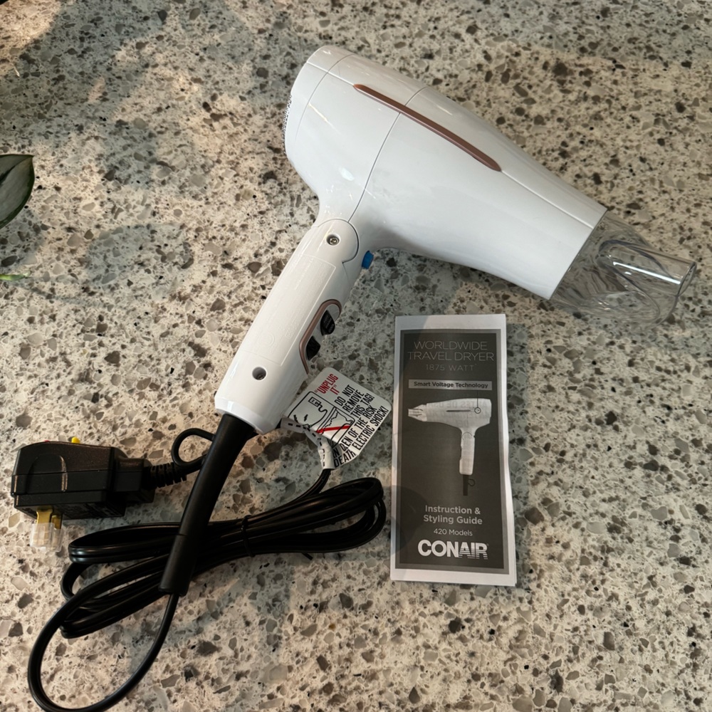 Conair 1875 Watt Wordlwide Travel Hair Dryer with smart voltage technology.